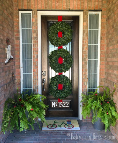 Christmas Front Door-triple wreaths-hiveandnest